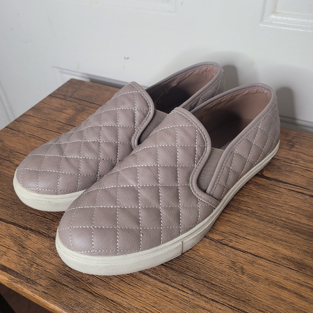 Steve Madden‎ Quilted Ecentrcq Tan Slip-on Shoes Size 8B - Picture 2 of 6